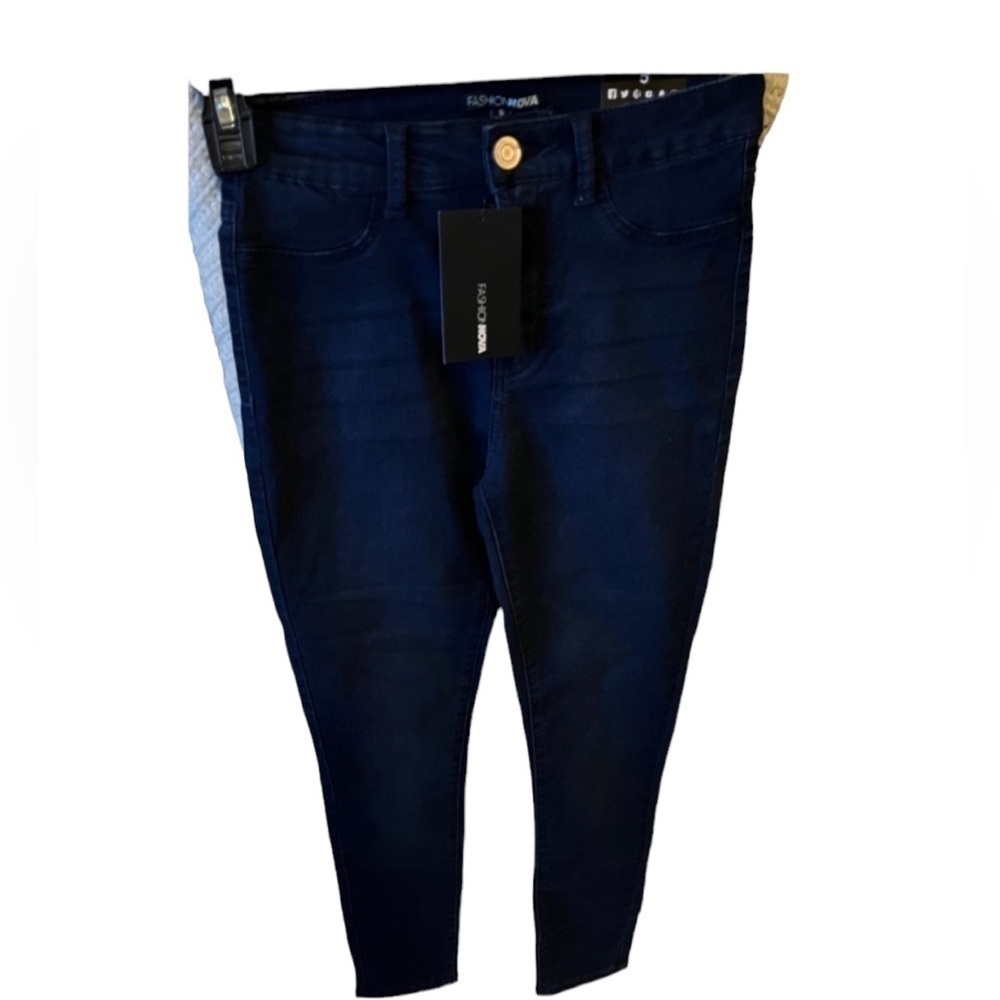 NWT Fashion Nova “Oooh girl” Juniors Jeans